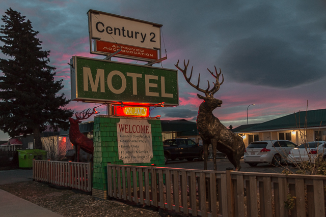 Century 2 Motel Ft Macleod