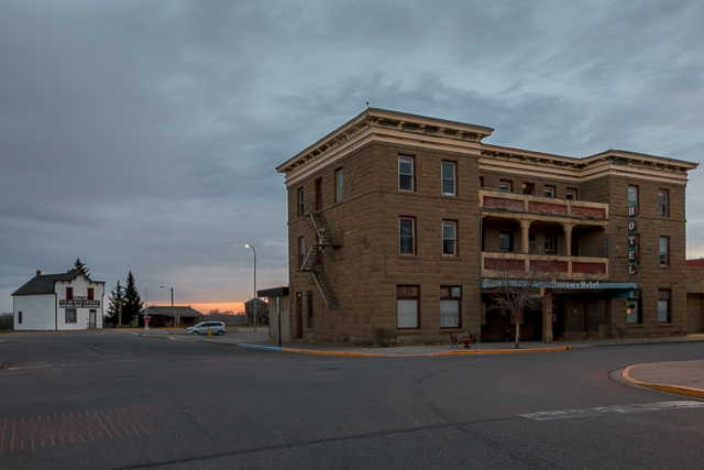 Queens Hotel Ft Macleod