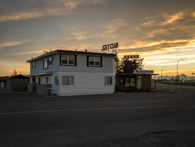 Sunset Motel Ft Macleod