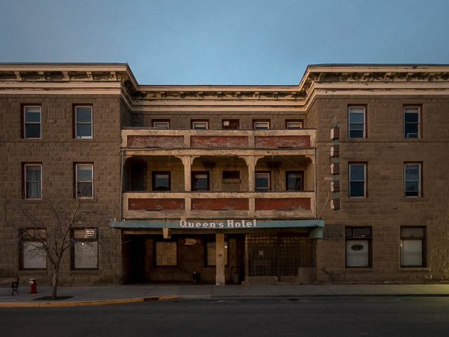 Queens Hotel Fort Macleod