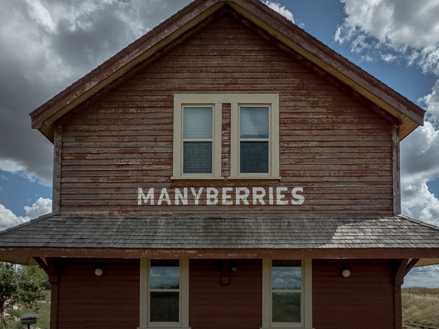 Manyberries AB Train Station