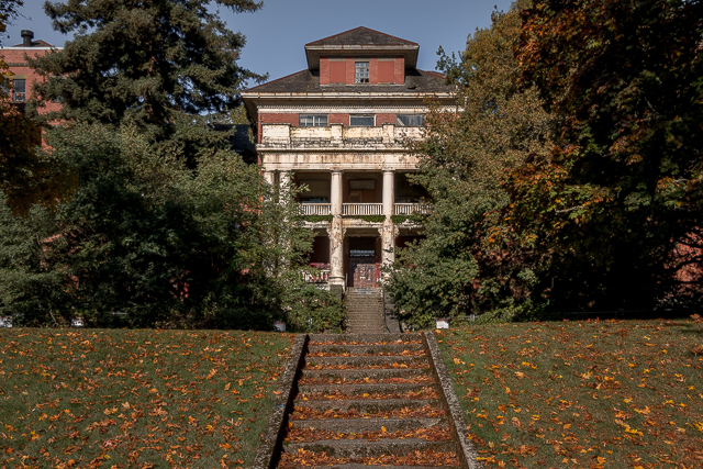 West Lawn Riverview Hospital